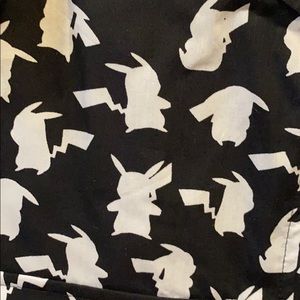 NWOT Pokémon x H&M pikachu print shirt